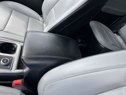 Used 2021 Ford Explorer XLT w/ Equipment Group 202A image 22