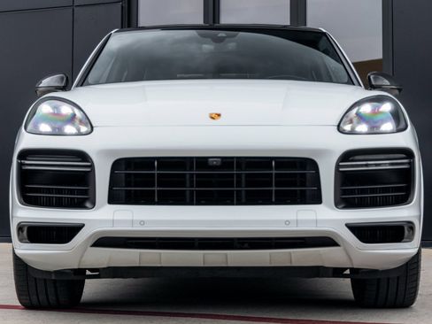 Certified 2020 Porsche Cayenne Turbo image 8