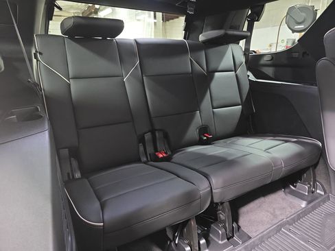 Used 2024 Cadillac Escalade Sport w/ LPO, ONYX Package image 12