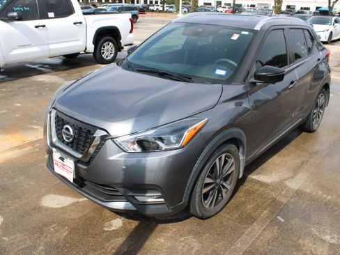 Used 2020 Nissan Kicks SR FWD image 5
