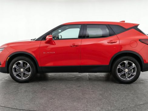 Used 2025 Chevrolet Blazer LT FWD image 5