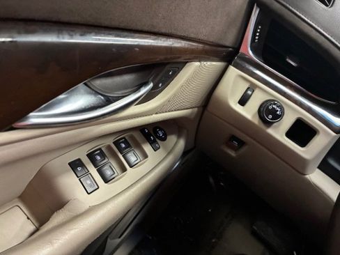 Used 2017 Cadillac Escalade ESV Premium Luxury image 22