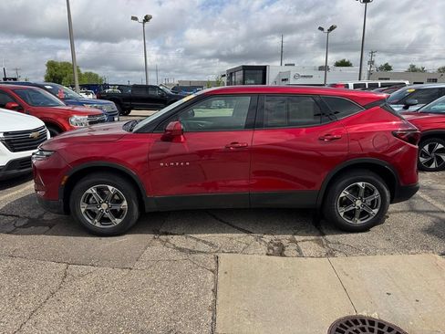 Used 2025 Chevrolet Blazer LT AWD/4WD image 3