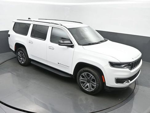Used 2024 Jeep Wagoneer L Series II w/ Flexible Seating Group AWD/4WD image 44