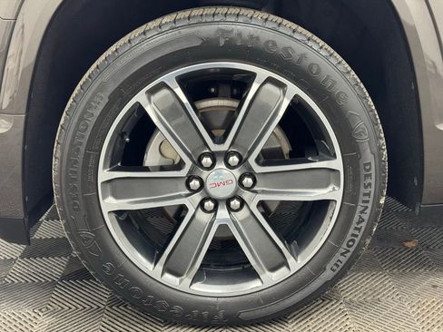 Used 2019 GMC Acadia Denali image 16