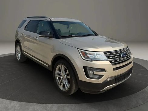 Used 2017 Ford Explorer XLT w/ Equipment Group 202A AWD/4WD image 1