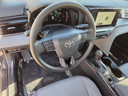 Used 2025 Toyota Camry LE w/ Convenience Package image 10