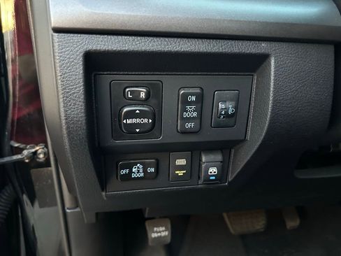 Used 2015 Toyota Tundra SR5 w/ SR5 Upgrade Package image 18