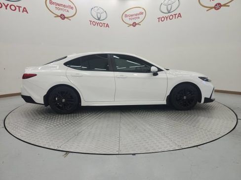 Used 2025 Toyota Camry SE FWD image 3
