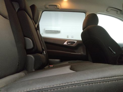 Used 2017 Nissan Pathfinder S FWD image 19