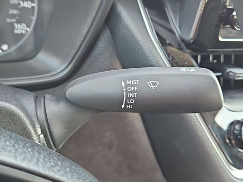 Used 2025 Toyota Corolla LE image 37