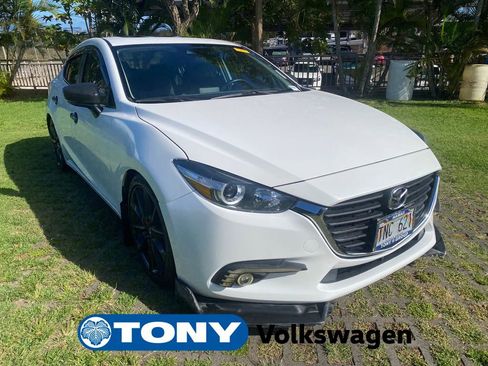 Used 2018 MAZDA MAZDA3 Touring FWD image 1