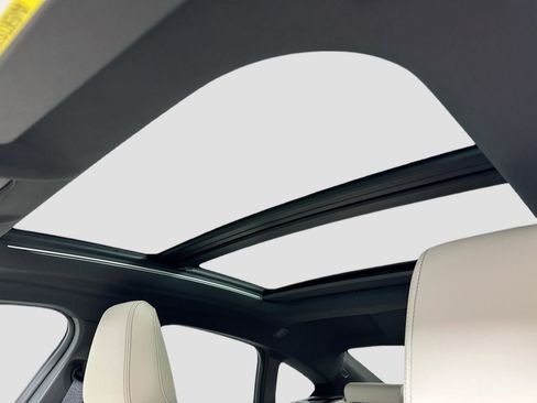 Certified 2025 BMW M235i xDrive w/ Premium Package image 13