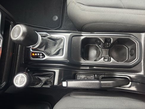 Used 2021 Jeep Wrangler Unlimited Sport AWD/4WD image 21