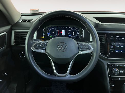 Certified 2022 Volkswagen Atlas SE w/ Panoramic Sunroof Package image 12