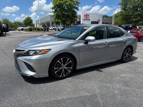 Used 2019 Toyota Camry SE w/ Audio Package FWD image 1