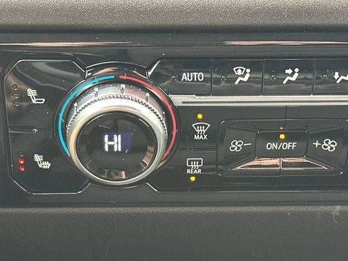 Used 2026 GMC Sierra 1500 Elevation image 28