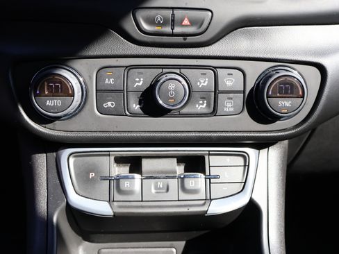 Used 2022 GMC Terrain SLE w/ Driver Convenience Package image 26