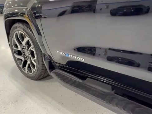 New 2025 Chevrolet Silverado EV RST image 13