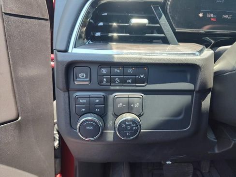 Used 2025 Chevrolet Tahoe Z71 AWD/4WD image 13