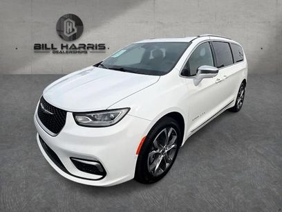 Used 2022 Chrysler Pacifica Pinnacle