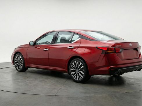 Used 2025 Nissan Altima 2.5 SV image 6