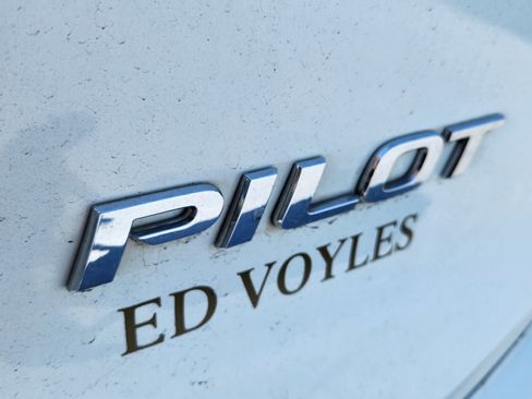 Used 2017 Honda Pilot Elite image 9