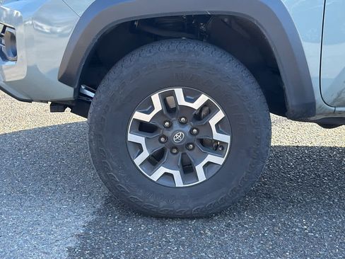 Used 2023 Toyota Tacoma TRD Off-Road image 9