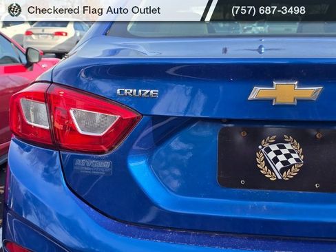 Used 2018 Chevrolet Cruze LT w/ Convenience Package image 7