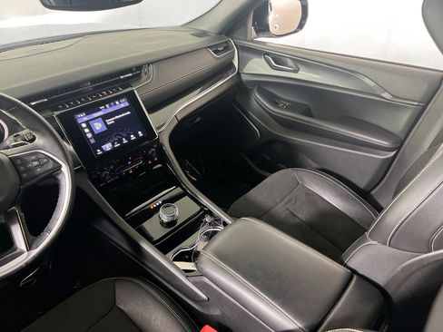 Used 2022 Jeep Grand Cherokee Altitude image 22