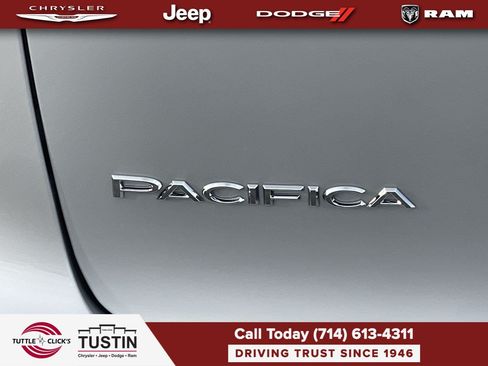New 2026 Chrysler Pacifica Limited w/ Uconnect Theater Family Group FWD image 8