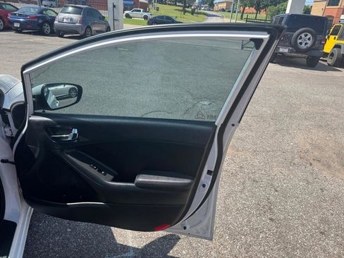 Used 2018 Kia Forte S w/ S Technology Plus Package FWD image 19