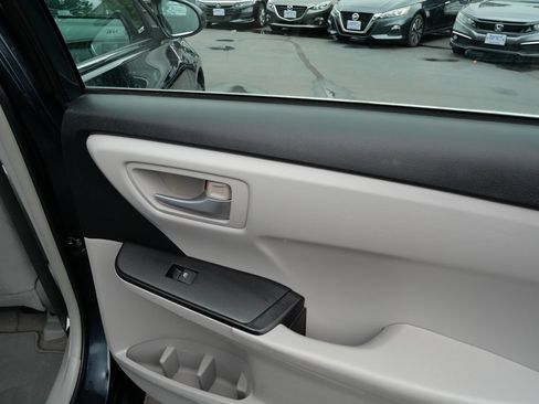Used 2015 Toyota Camry LE FWD image 31
