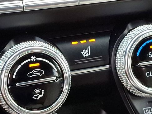 Used 2023 Genesis G70 3.3T image 28