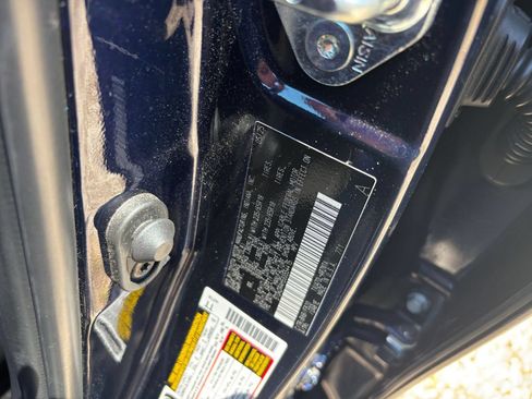 Used 2025 Toyota Highlander LE FWD image 33