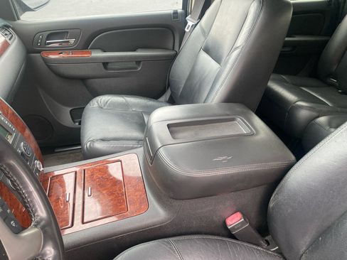 Used 2011 Chevrolet Avalanche LTZ image 18