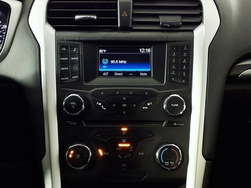 Used 2016 Ford Fusion SE image 22