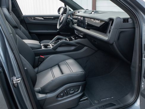 New 2026 Porsche Cayenne GTS image 30