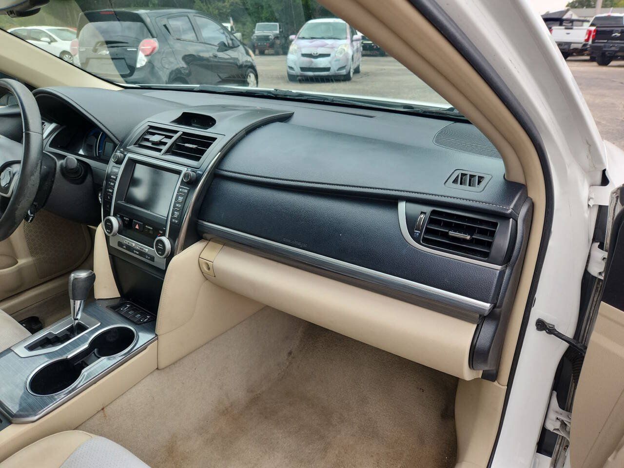 Used 2014 Toyota Camry XLE w/ Leather Package FWD image 19