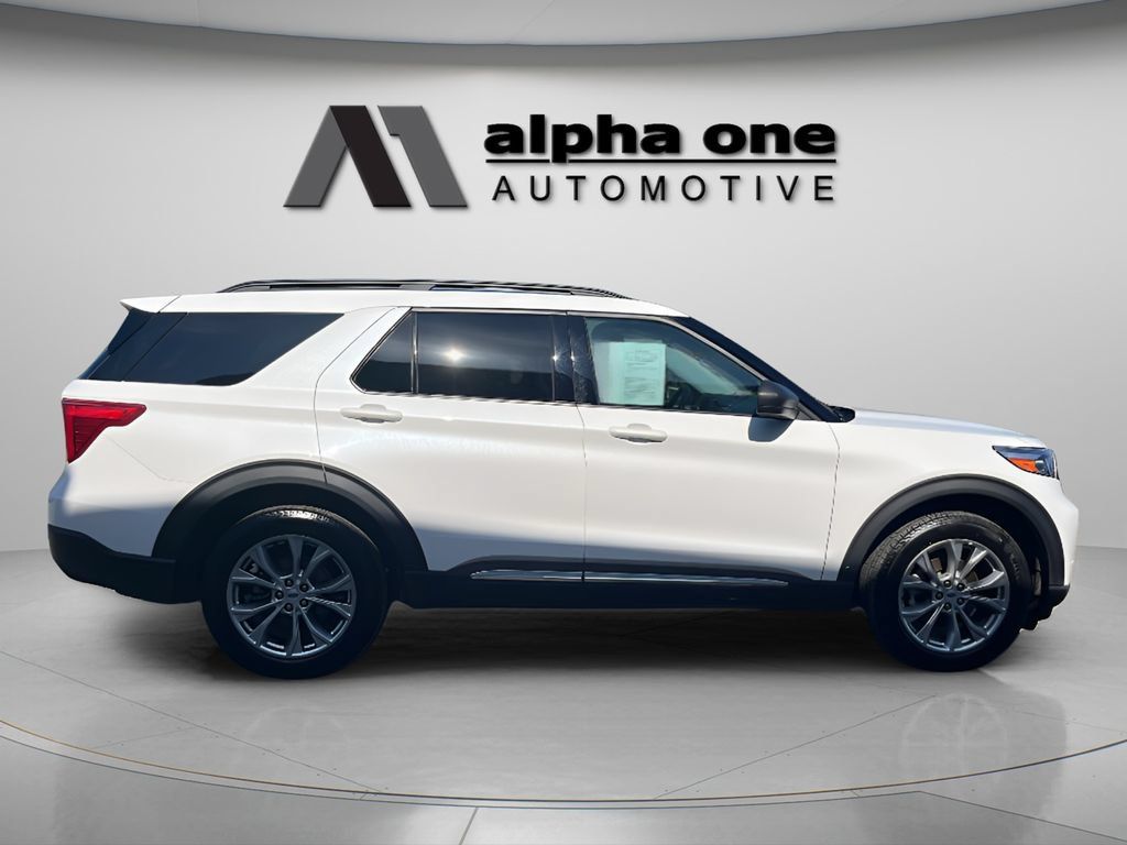 Used 2024 Ford Explorer XLT w/ Equipment Group 202A AWD/4WD image 4