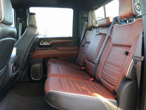 Used 2025 GMC Sierra 2500 Denali Ultimate image 12