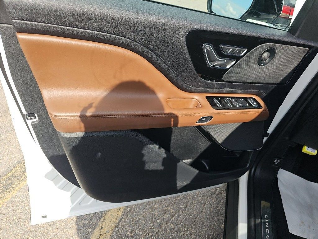 Used 2020 Lincoln Aviator Reserve w/ Equipment Group 201A AWD/4WD image 8