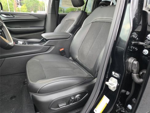 New 2025 Jeep Grand Cherokee Altitude image 27