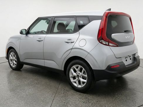 Used 2025 Kia Soul LX w/ LX Technology Package FWD image 6