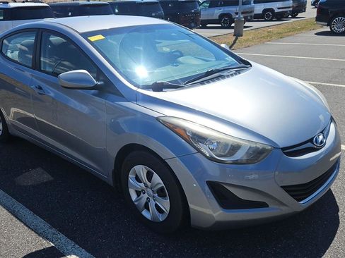 Used 2016 Hyundai Elantra SE FWD image 1