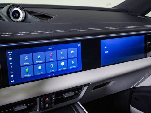 Certified 2025 Porsche Macan 4S Electric AWD/4WD image 22