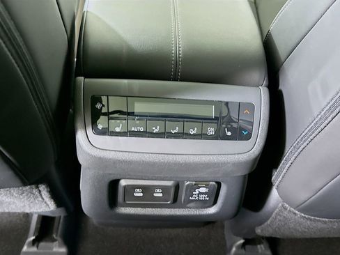Certified 2026 Nissan Pathfinder Platinum w/ Lighting Package AWD/4WD image 28