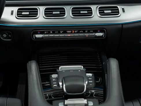 Used 2025 Mercedes-Benz GLS 450 4MATIC image 19