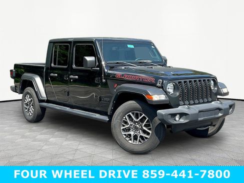 Used 2021 Jeep Gladiator Sport AWD/4WD image 3