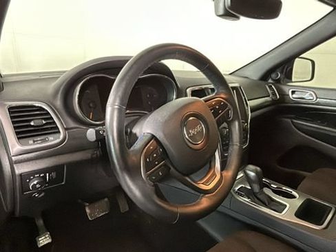 Used 2018 Jeep Grand Cherokee Laredo AWD/4WD image 13
